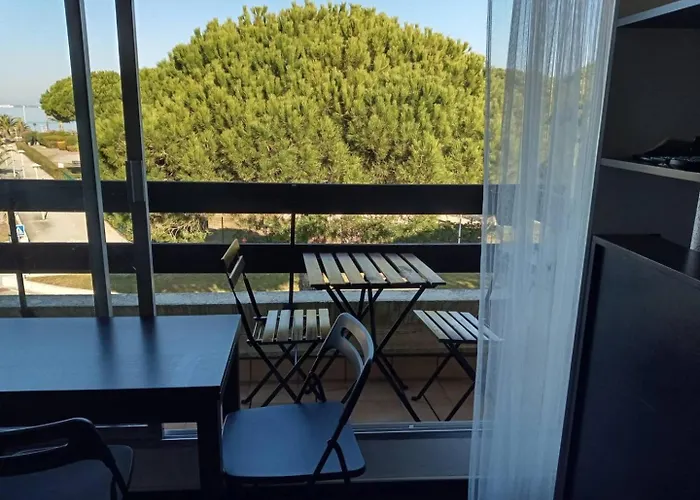 As21549 - Lumineux Vue Avec Piscine Et Parking Commun *